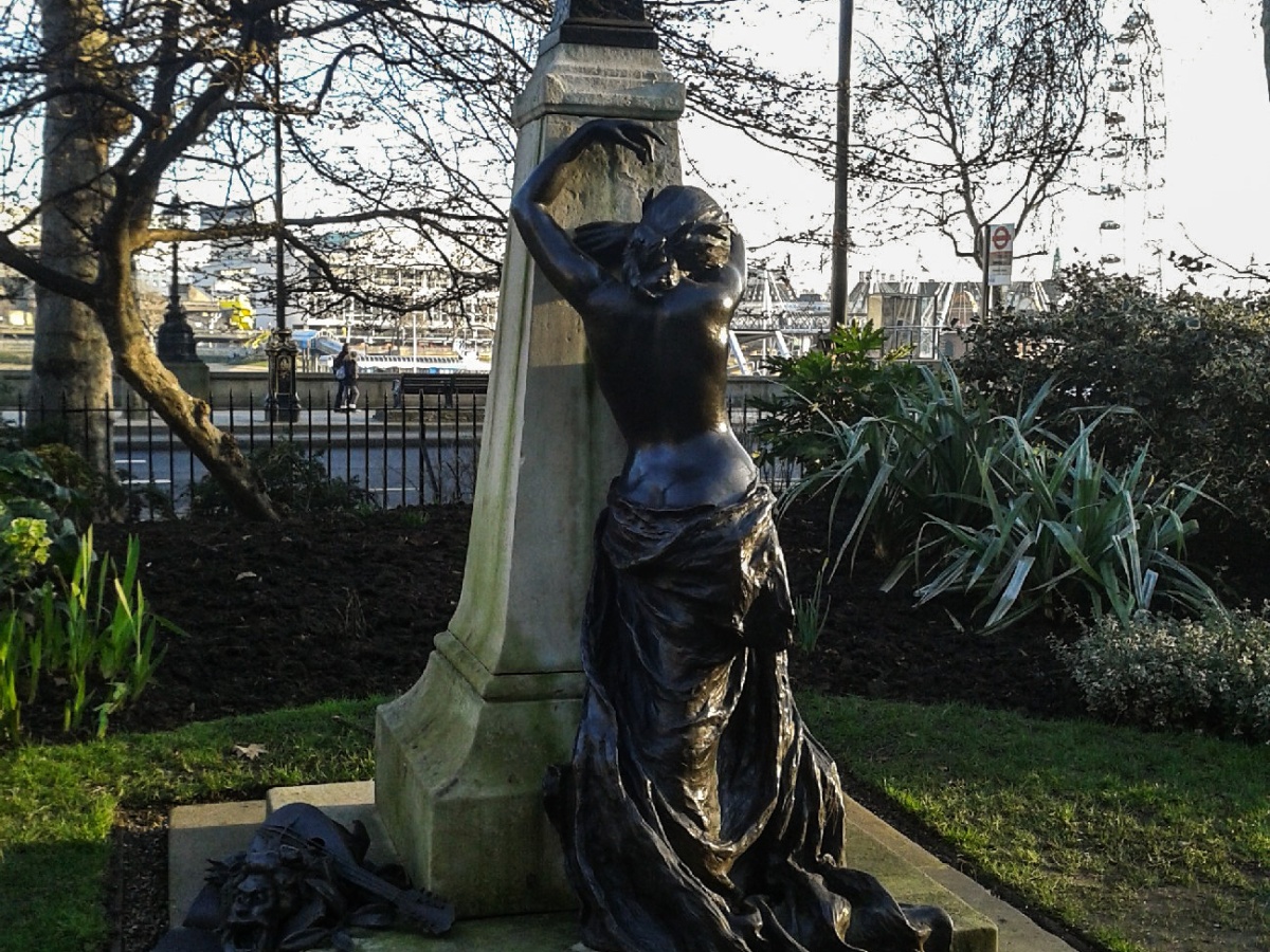 Arthur Sullivan memorial in Embankment Gardens | A racy tribute to a legendary composer
