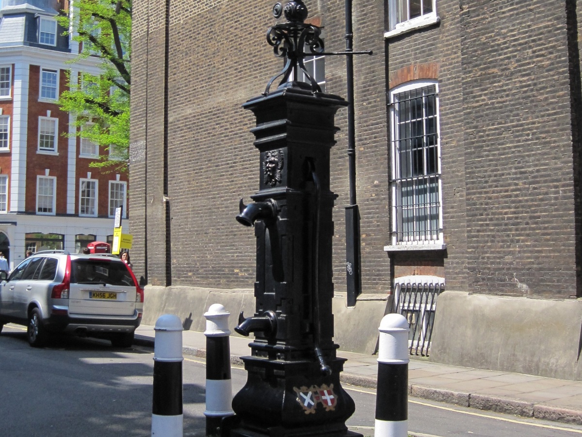 Bedford Row water pump | A pretty piece of Georgian street furniture